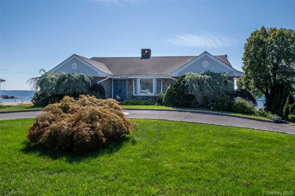 73 Kensington Oval, New Rochelle, NY 10805 - Photo 3 of 48