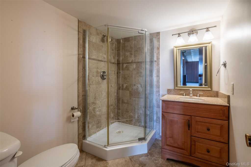 73 Kensington Oval, New Rochelle, NY 10805 - Photo 30 of 48
