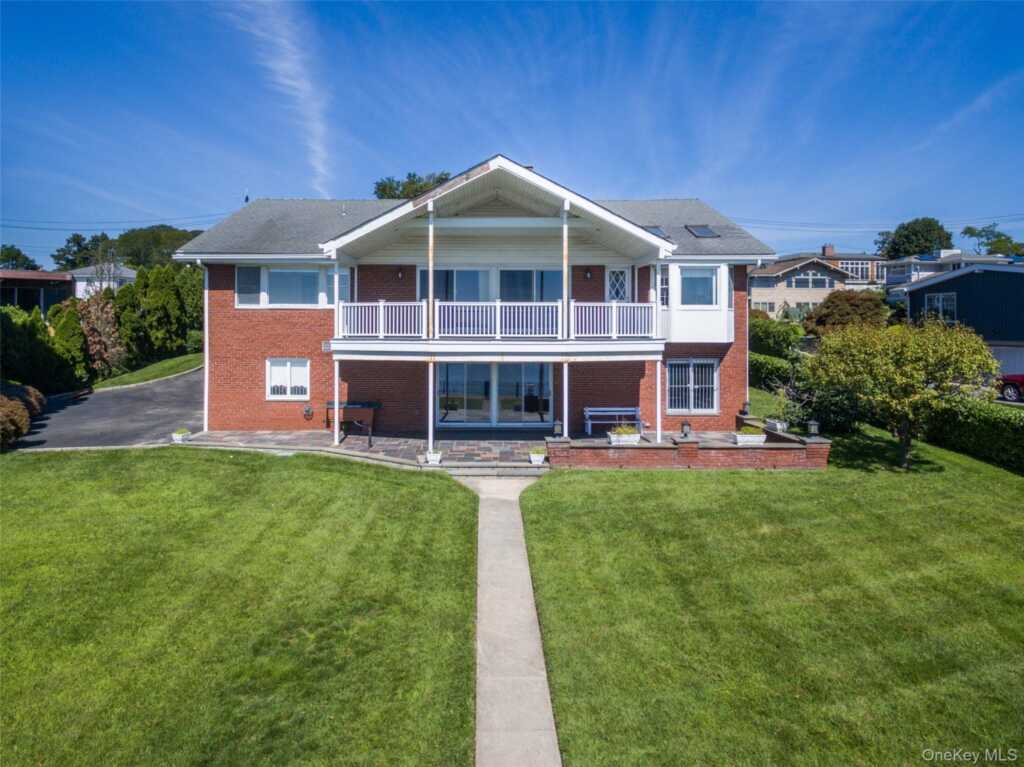 73 Kensington Oval, New Rochelle, NY 10805 - Photo 37 of 48