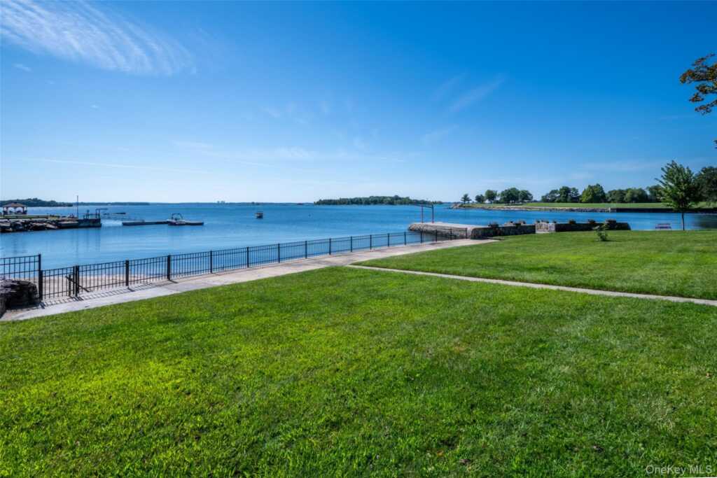 73 Kensington Oval, New Rochelle, NY 10805 - Photo 38 of 48