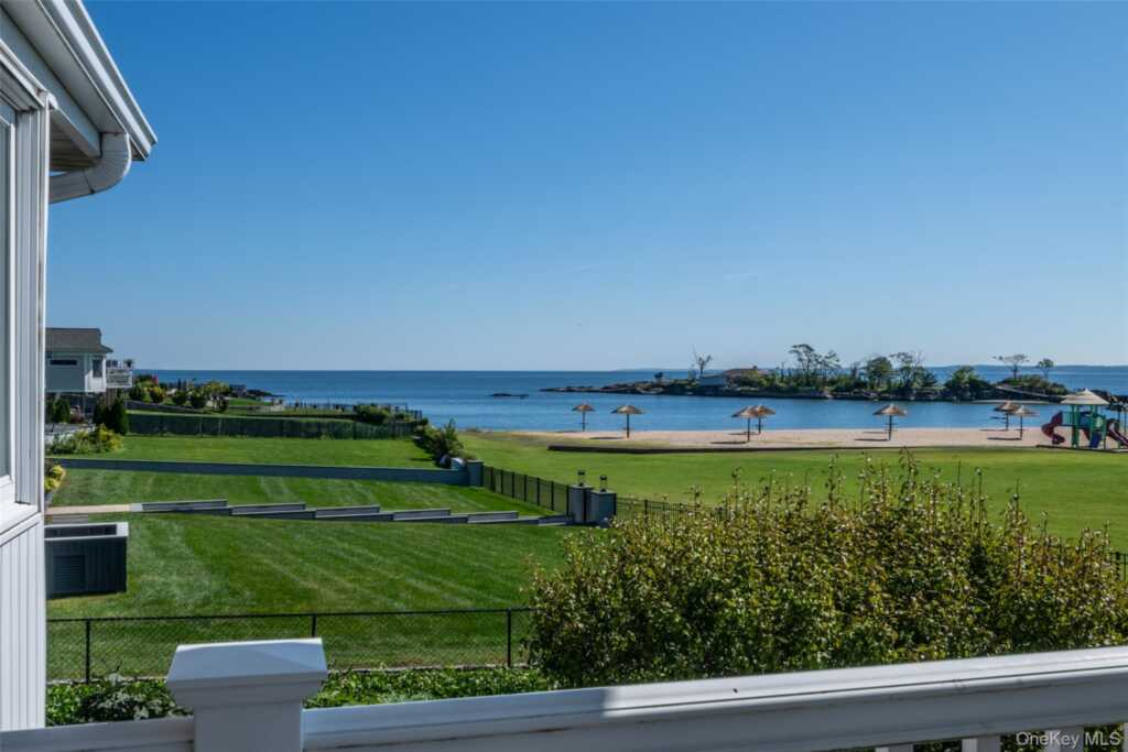 73 Kensington Oval, New Rochelle, NY 10805 - Photo 39 of 48