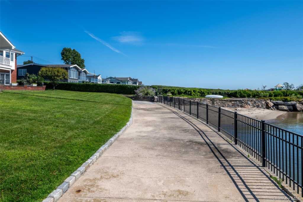 73 Kensington Oval, New Rochelle, NY 10805 - Photo 40 of 48