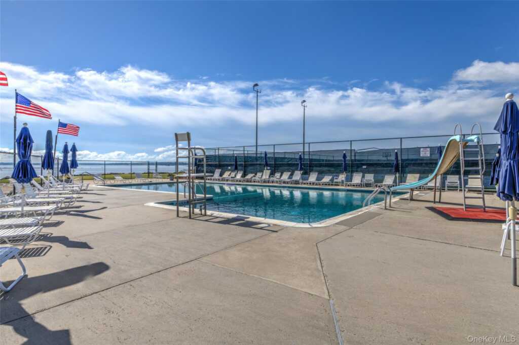 73 Kensington Oval, New Rochelle, NY 10805 - Photo 41 of 48