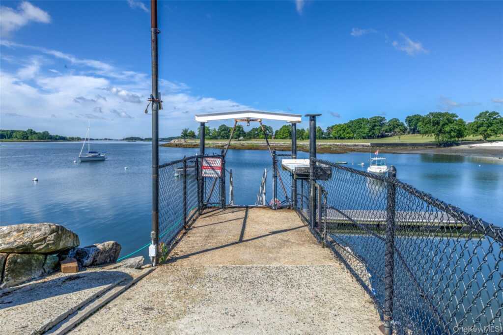 73 Kensington Oval, New Rochelle, NY 10805 - Photo 45 of 48