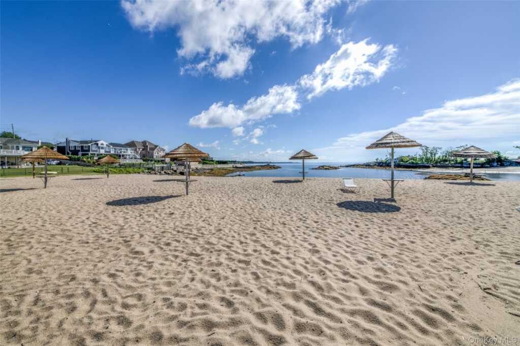 73 Kensington Oval, New Rochelle, NY 10805 - Photo 5 of 48