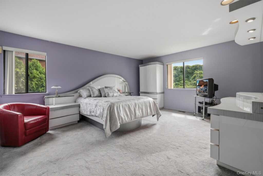 99 Skyview Lane, New Rochelle, NY 10804 - Photo 18 of 39