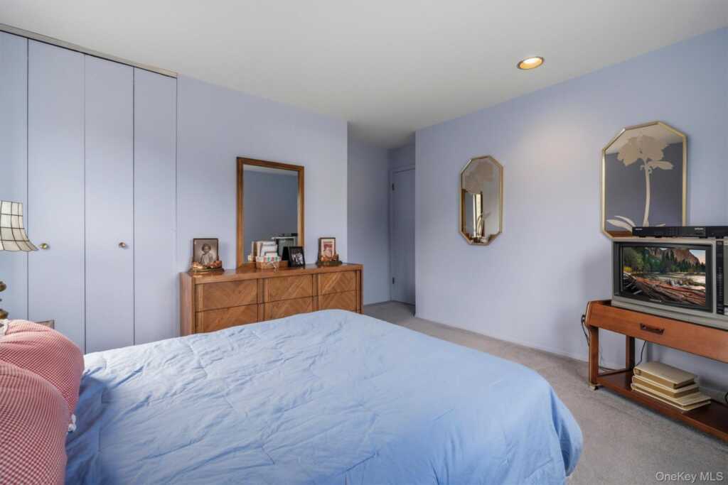 99 Skyview Lane, New Rochelle, NY 10804 - Photo 23 of 39