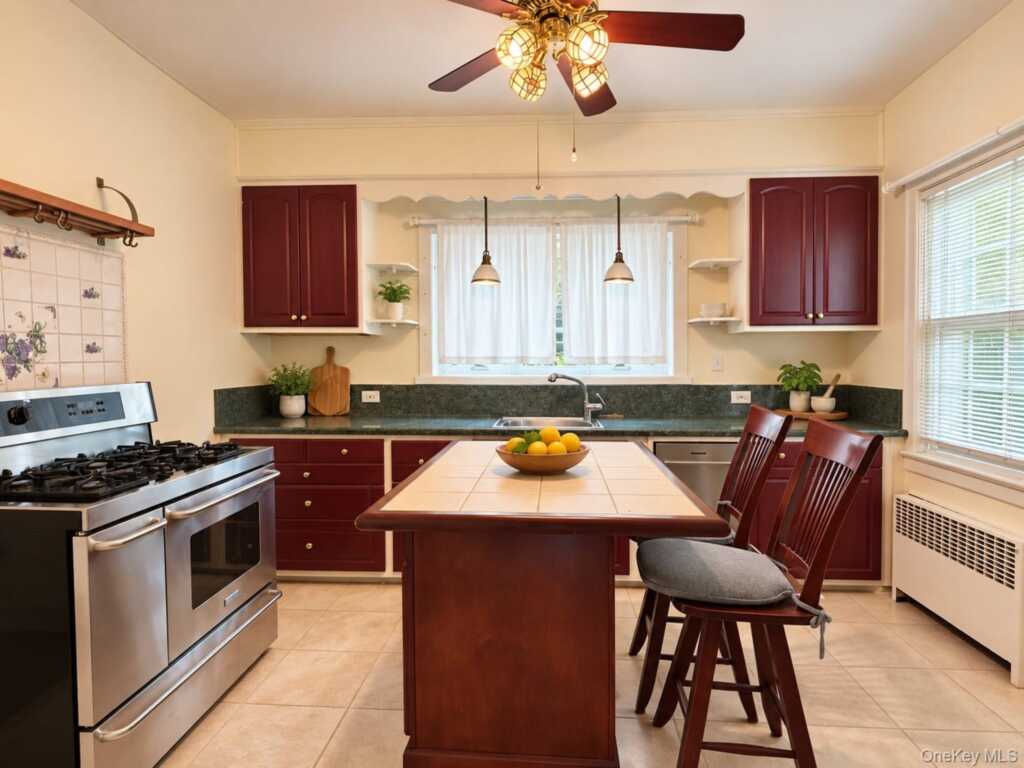 11 Pleassant Ave, White Plains, NY 10605 - Photo 5 of 19