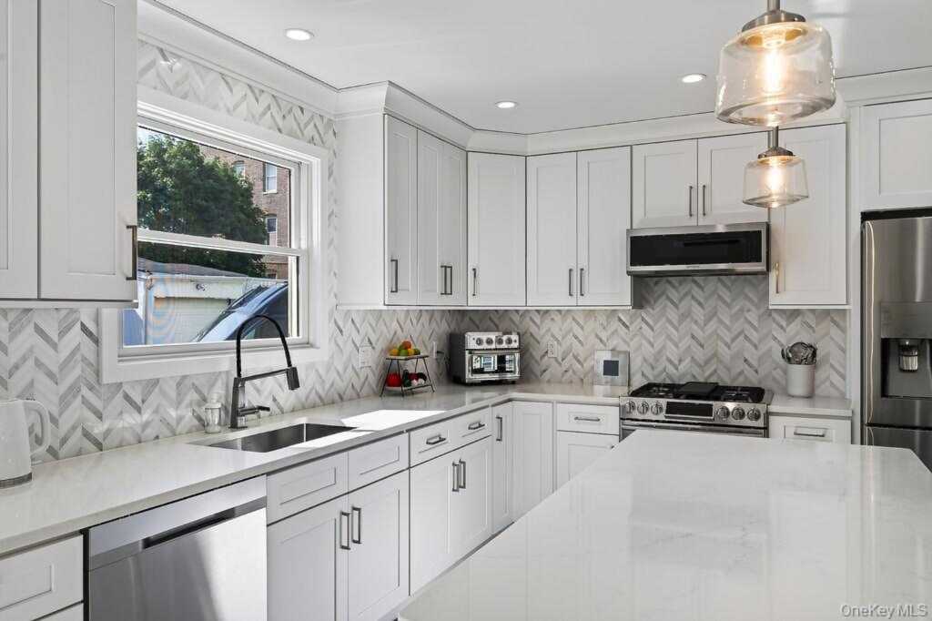 20 5th Street, New Rochelle, NY 10801 - Photo 10 of 35