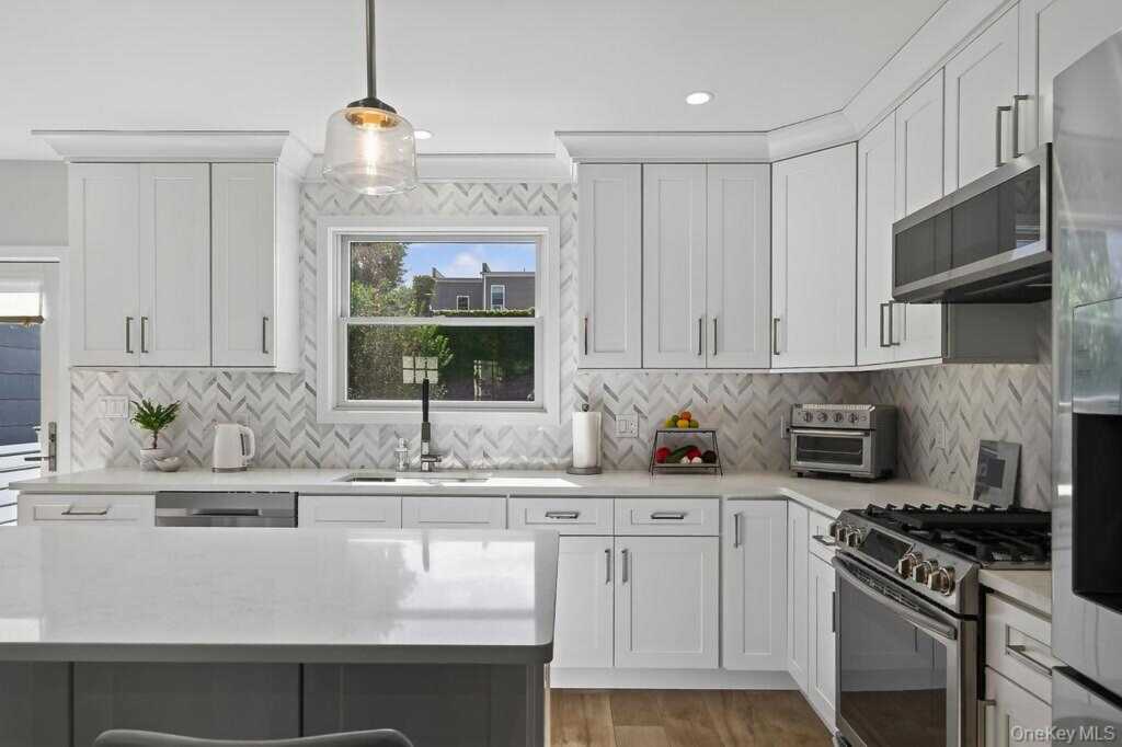 20 5th Street, New Rochelle, NY 10801 - Photo 13 of 35