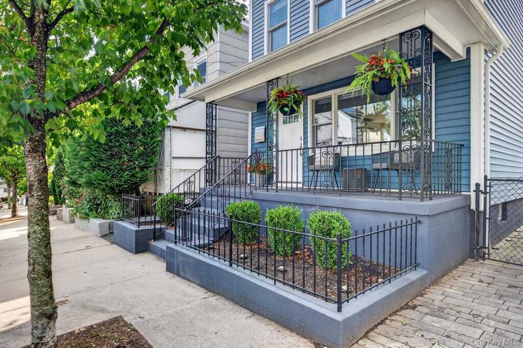 20 5th Street, New Rochelle, NY 10801 - Photo 3 of 35