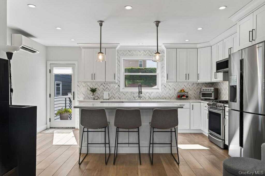 20 5th Street, New Rochelle, NY 10801 - Photo 5 of 35
