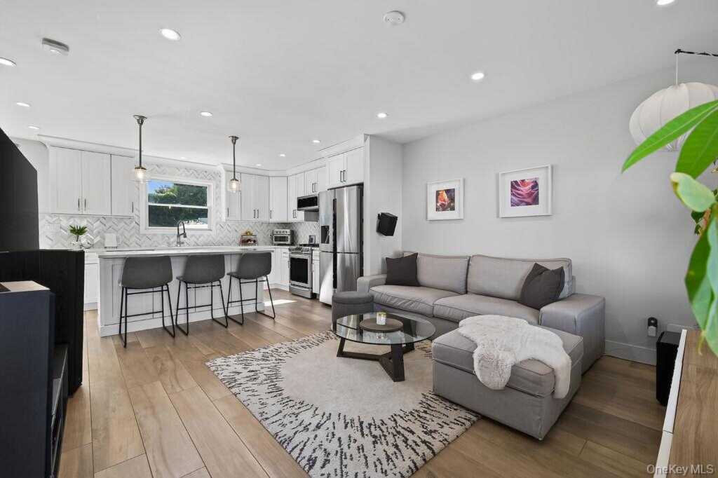 20 5th Street, New Rochelle, NY 10801 - Photo 6 of 35