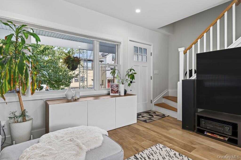 20 5th Street, New Rochelle, NY 10801 - Photo 8 of 35