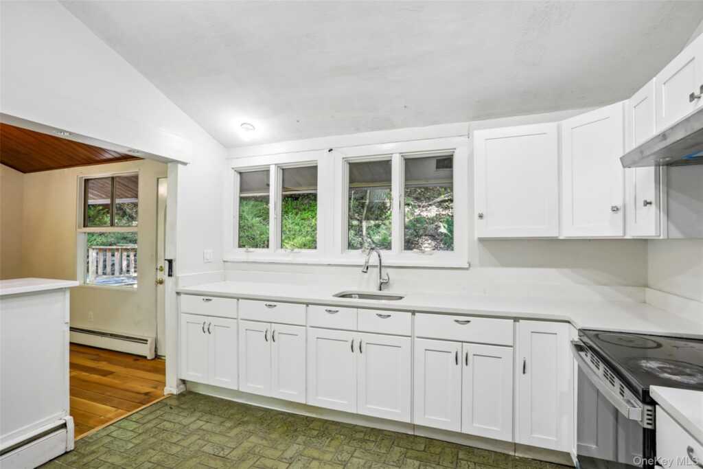 951 Haverstraw Road, Suffern, NY 10901 - Photo 11 of 29