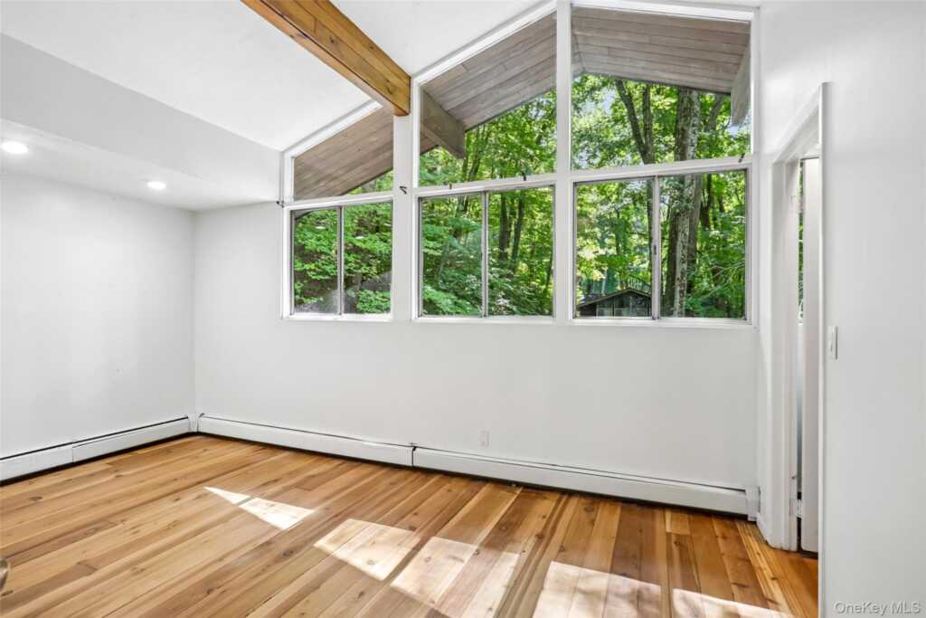 951 Haverstraw Road, Suffern, NY 10901 - Photo 4 of 29