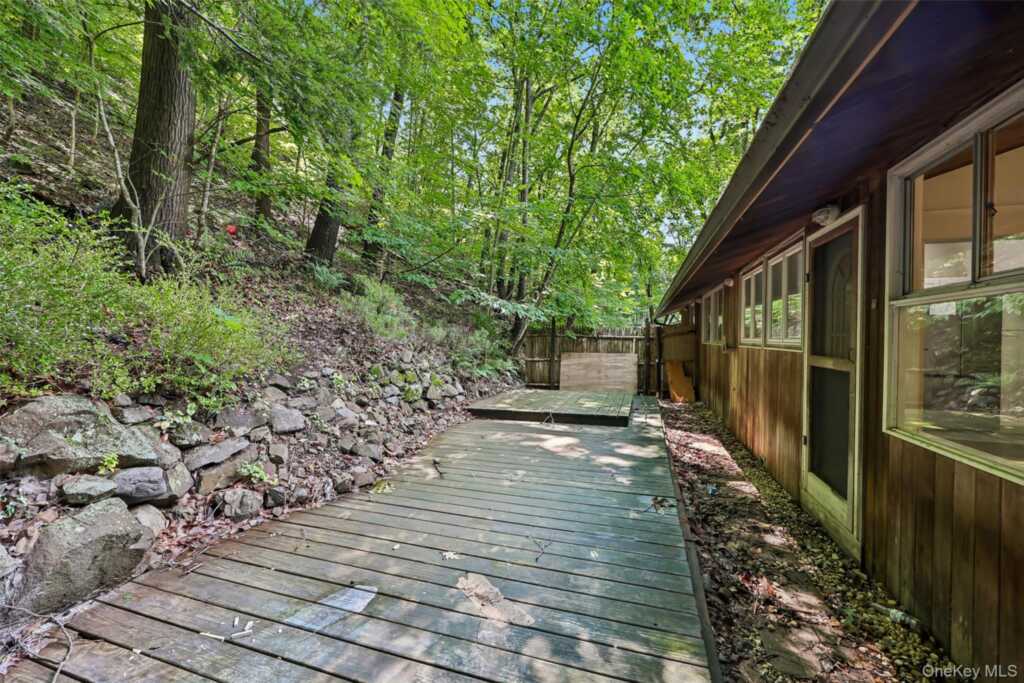 951 Haverstraw Road, Suffern, NY 10901 - Photo 5 of 29