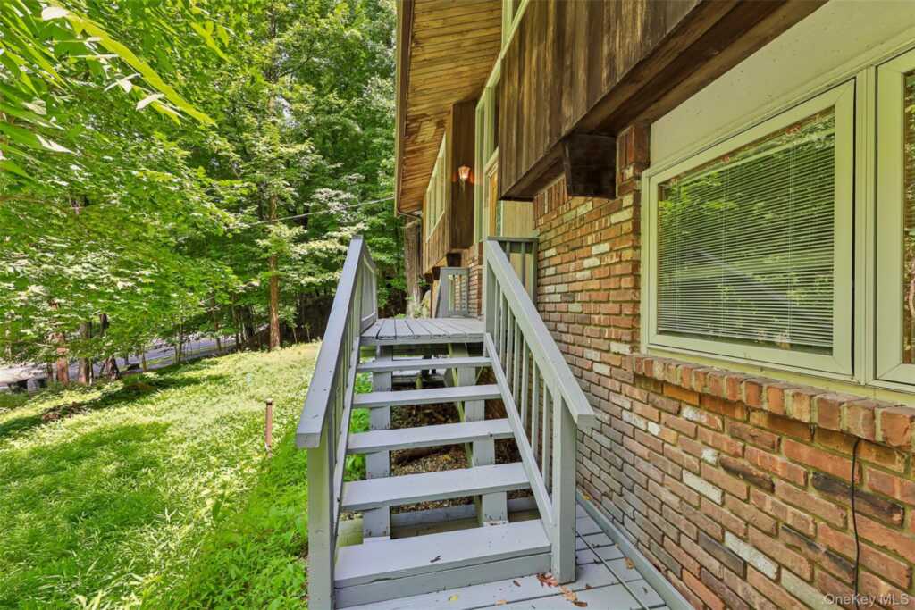 951 Haverstraw Road, Suffern, NY 10901 - Photo 7 of 29