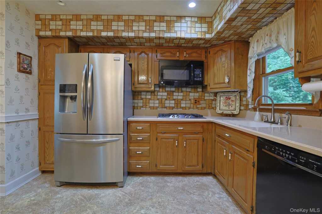 60 Gerardine Place, New City, NY 10956 - Photo 13 of 34