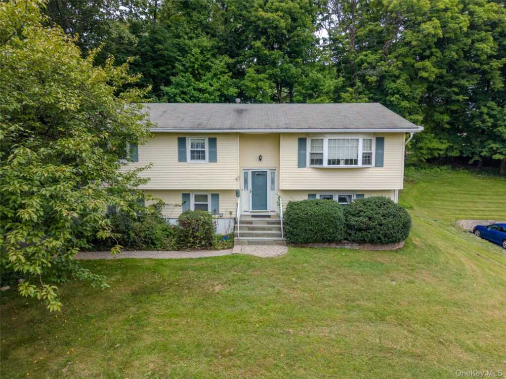 60 Gerardine Place, New City, NY 10956 - Photo 2 of 34