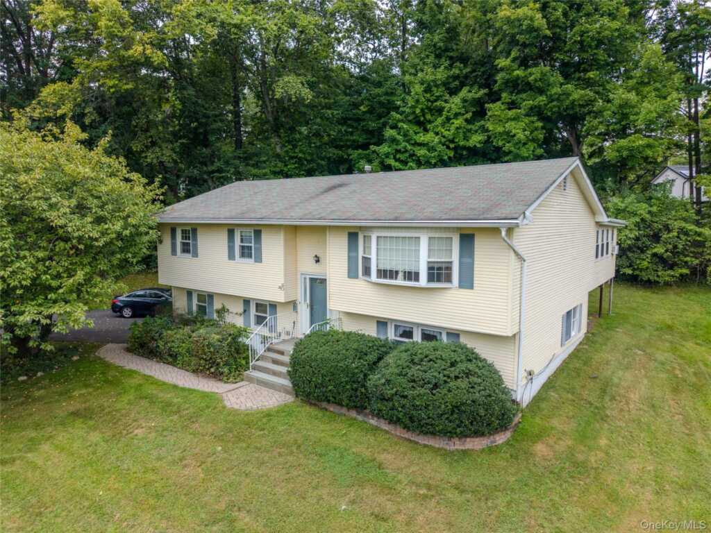 60 Gerardine Place, New City, NY 10956 - Photo 3 of 34