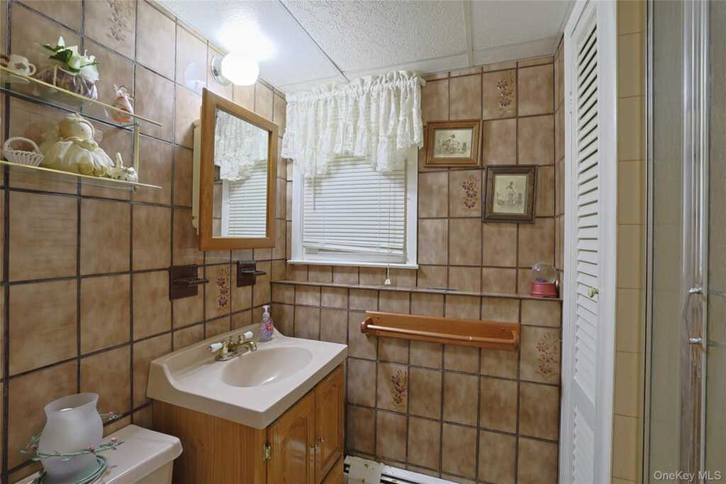 60 Gerardine Place, New City, NY 10956 - Photo 30 of 34