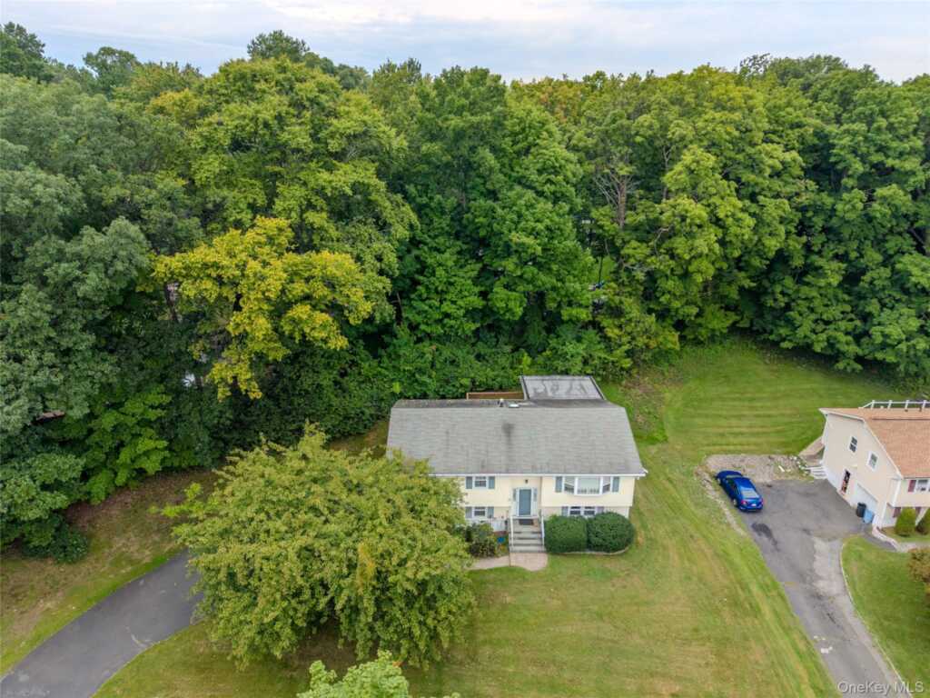 60 Gerardine Place, New City, NY 10956 - Photo 4 of 34