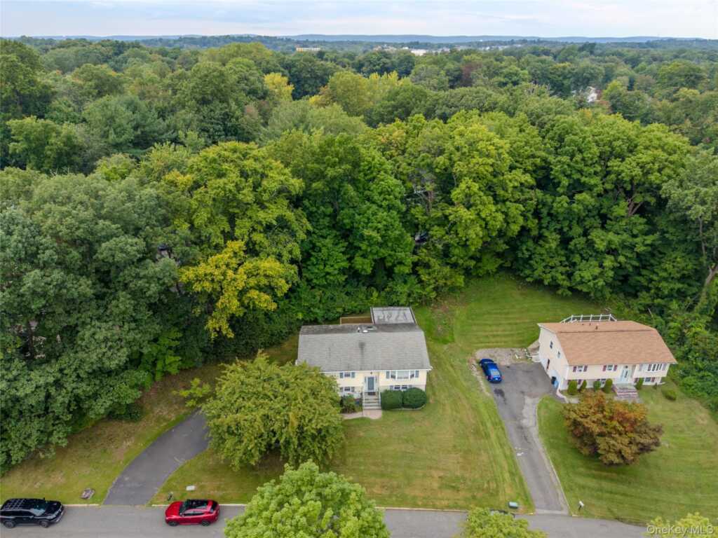 60 Gerardine Place, New City, NY 10956 - Photo 5 of 34