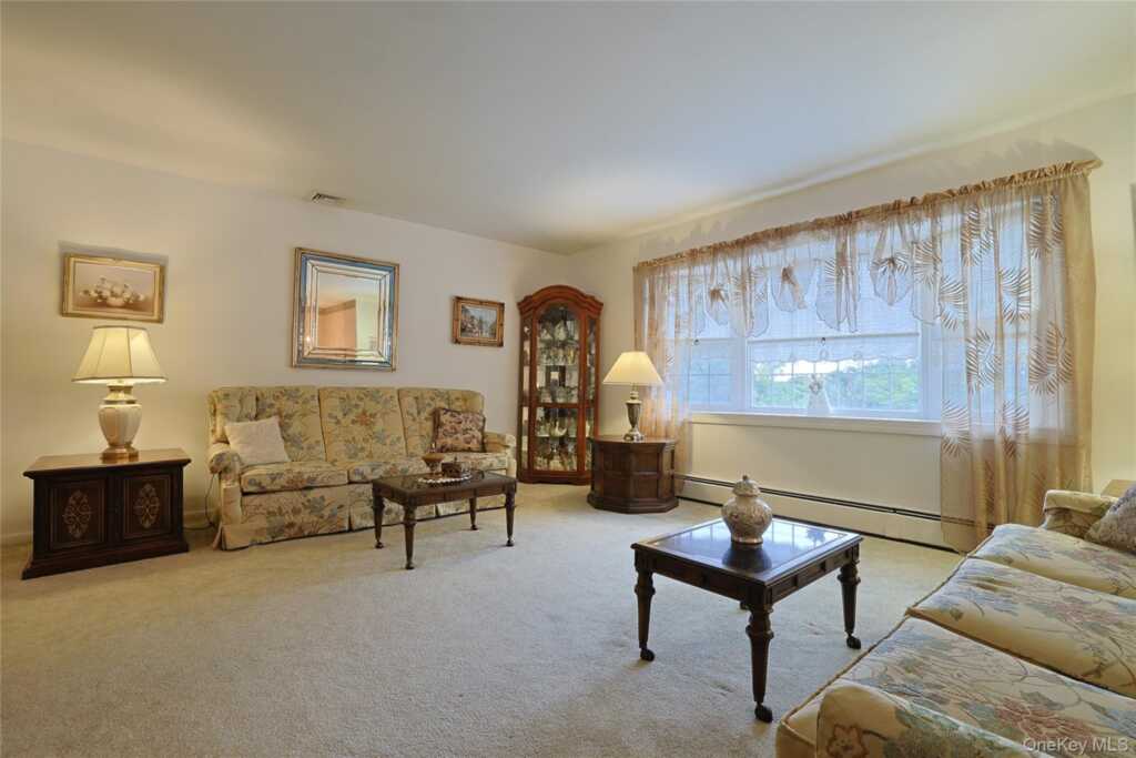60 Gerardine Place, New City, NY 10956 - Photo 6 of 34