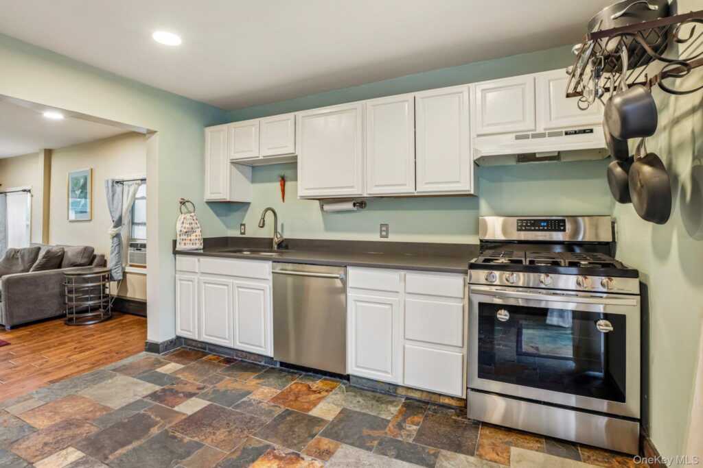 47 White Avenue, Nyack, NY 10960 - Photo 11 of 23