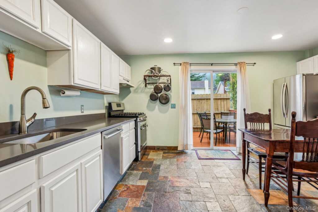 47 White Avenue, Nyack, NY 10960 - Photo 6 of 23
