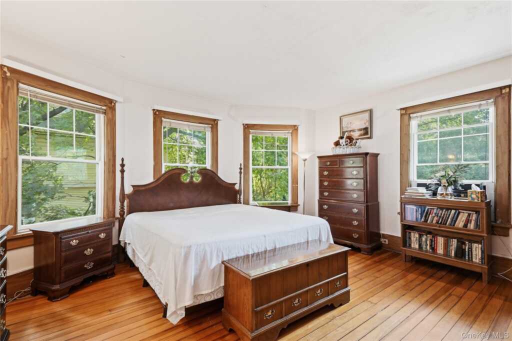 5 Woodland Place, White Plains, NY 10606 - Photo 11 of 44