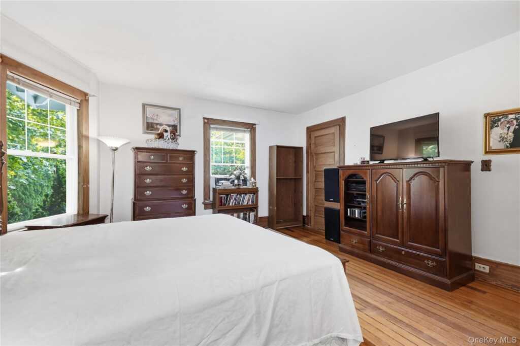 5 Woodland Place, White Plains, NY 10606 - Photo 12 of 44