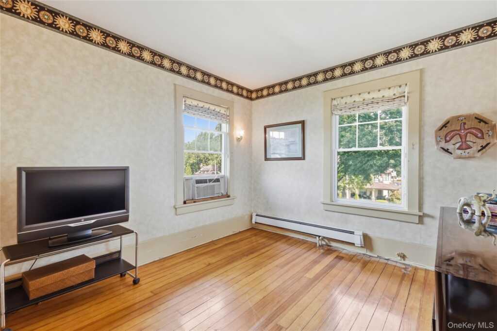 5 Woodland Place, White Plains, NY 10606 - Photo 15 of 44