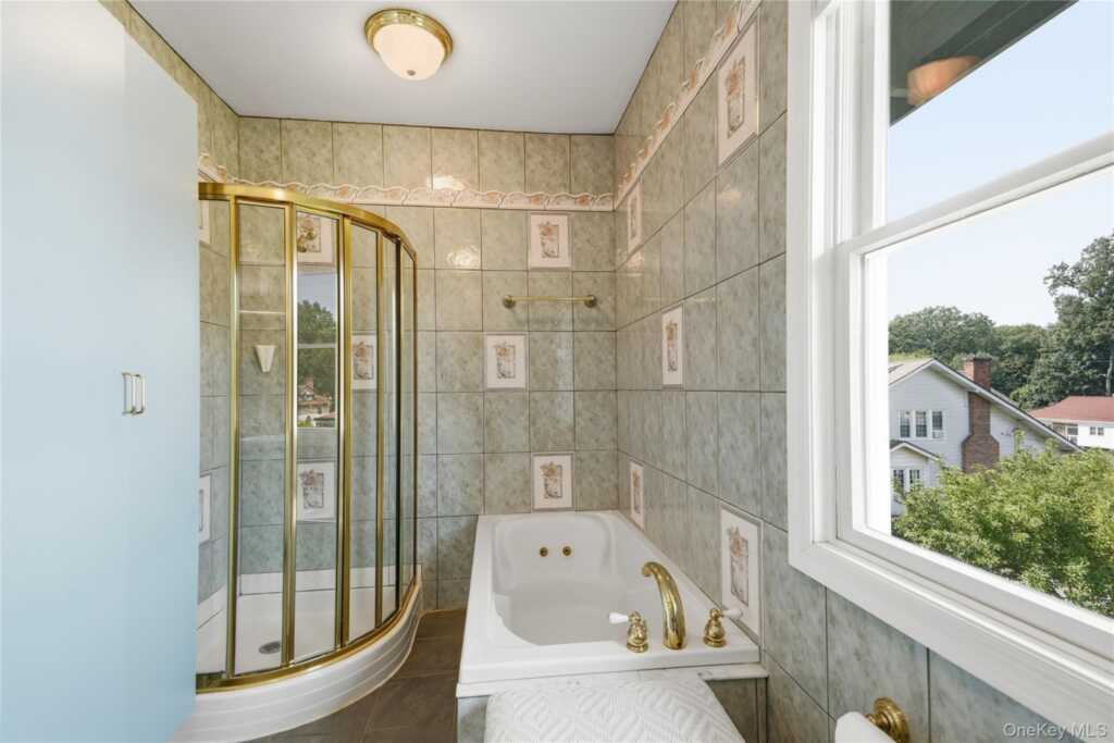 5 Woodland Place, White Plains, NY 10606 - Photo 17 of 44