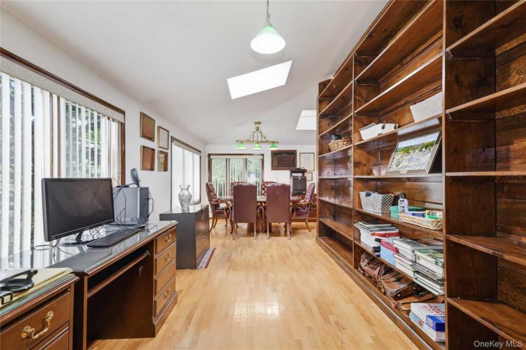 5 Woodland Place, White Plains, NY 10606 - Photo 2 of 44