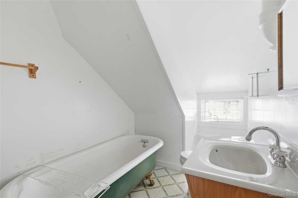 5 Woodland Place, White Plains, NY 10606 - Photo 20 of 44