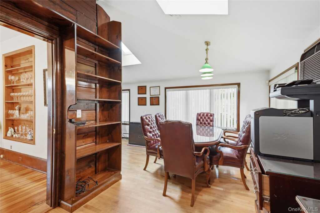 5 Woodland Place, White Plains, NY 10606 - Photo 3 of 44