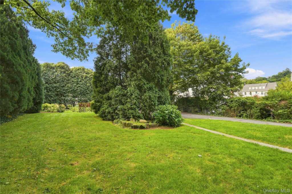 5 Woodland Place, White Plains, NY 10606 - Photo 32 of 44