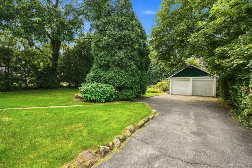 5 Woodland Place, White Plains, NY 10606 - Photo 37 of 44