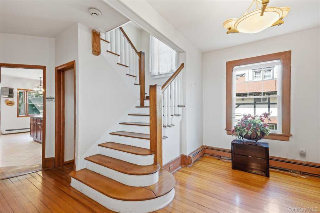 5 Woodland Place, White Plains, NY 10606 - Photo 6 of 44