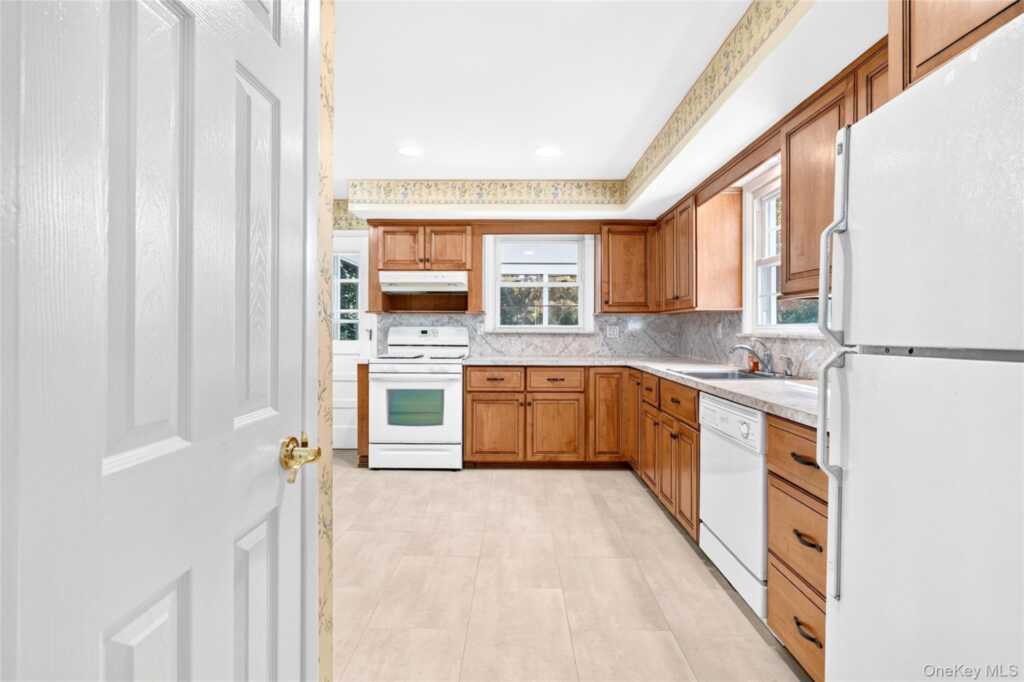92 Kings Highway, New City, NY 10956 - Photo 15 of 49