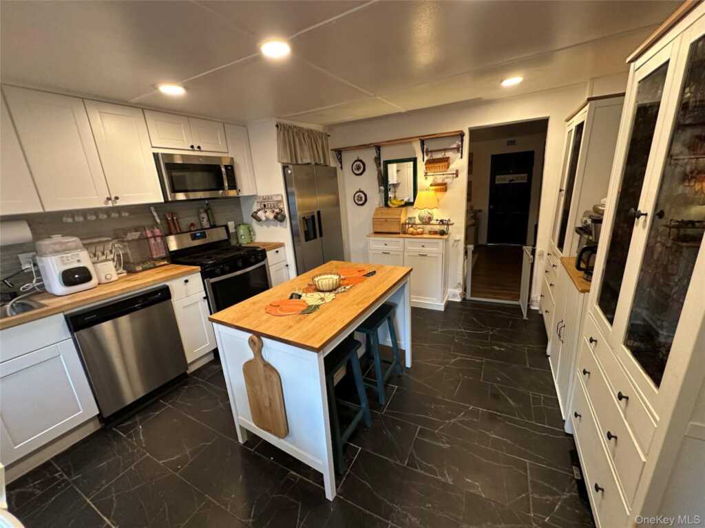 33 E Catherine Street, Nyack, NY 10960 - Photo 8 of 38