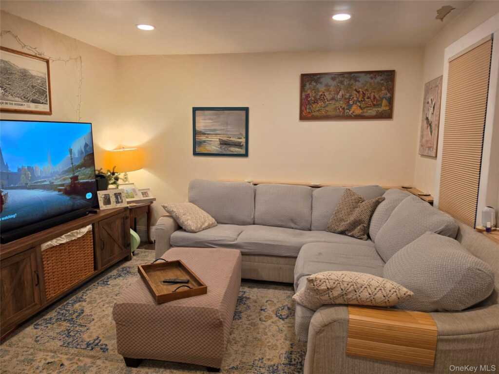 33 E Catherine Street, Nyack, NY 10960 - Photo 9 of 38