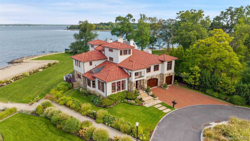 14 Brittany Lane, New Rochelle, NY 10805