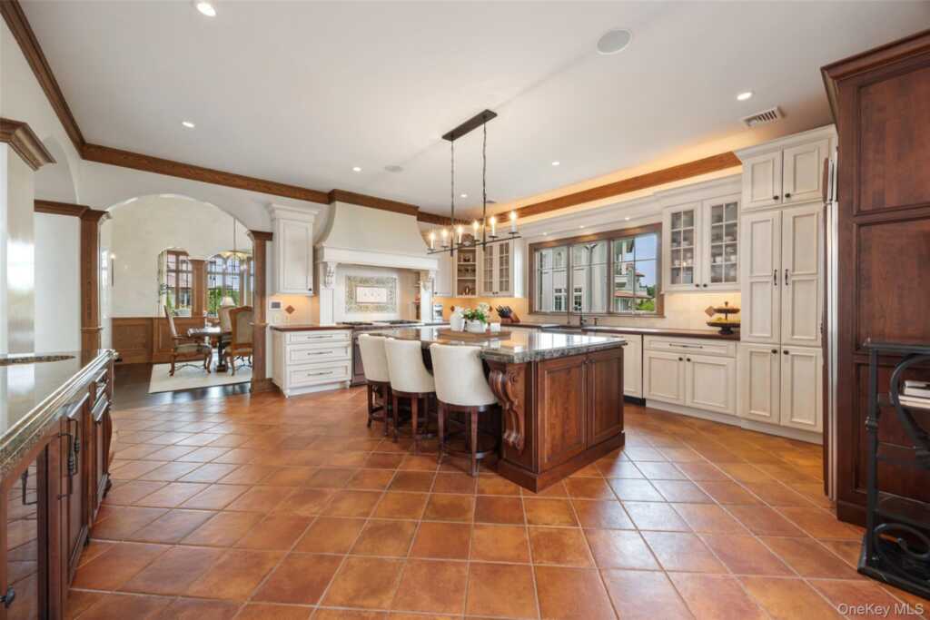 14 Brittany Lane, New Rochelle, NY 10805 - Photo 11 of 42