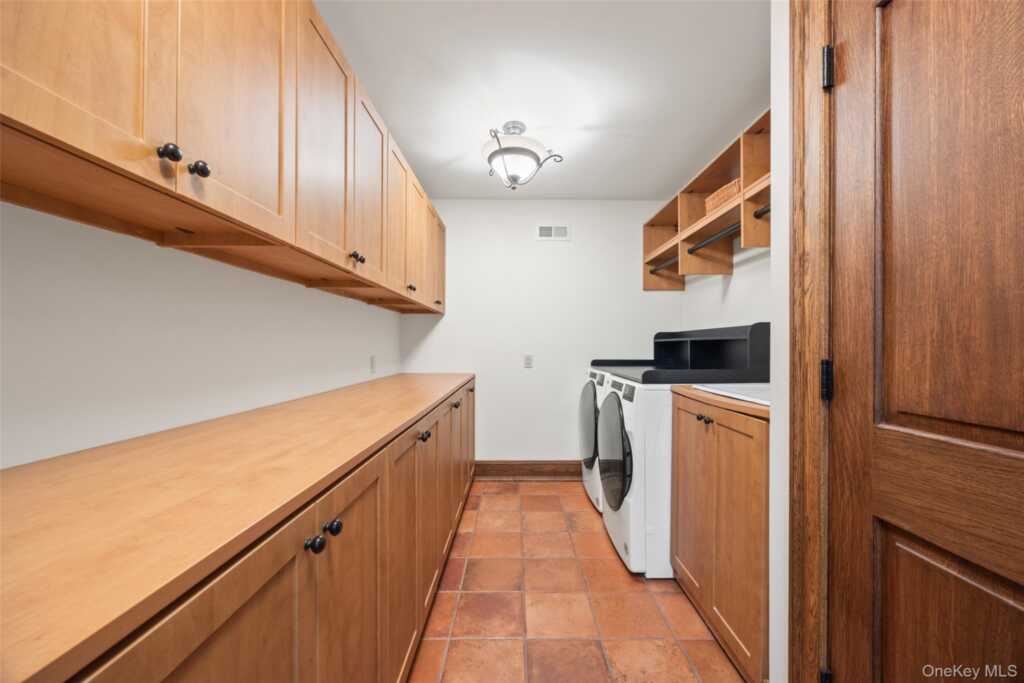 14 Brittany Lane, New Rochelle, NY 10805 - Photo 23 of 42