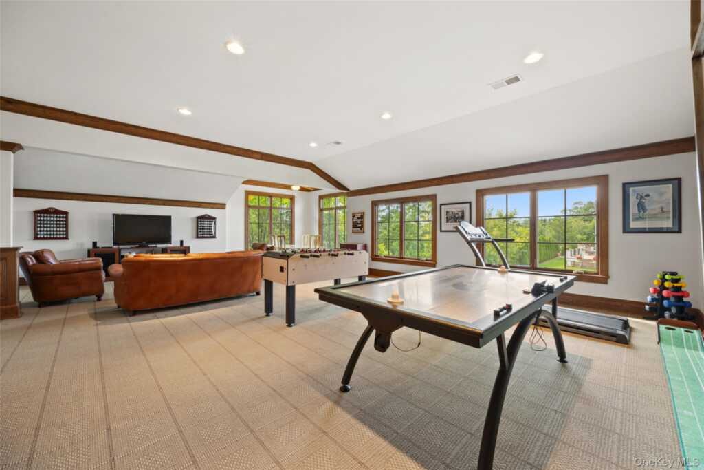 14 Brittany Lane, New Rochelle, NY 10805 - Photo 34 of 42