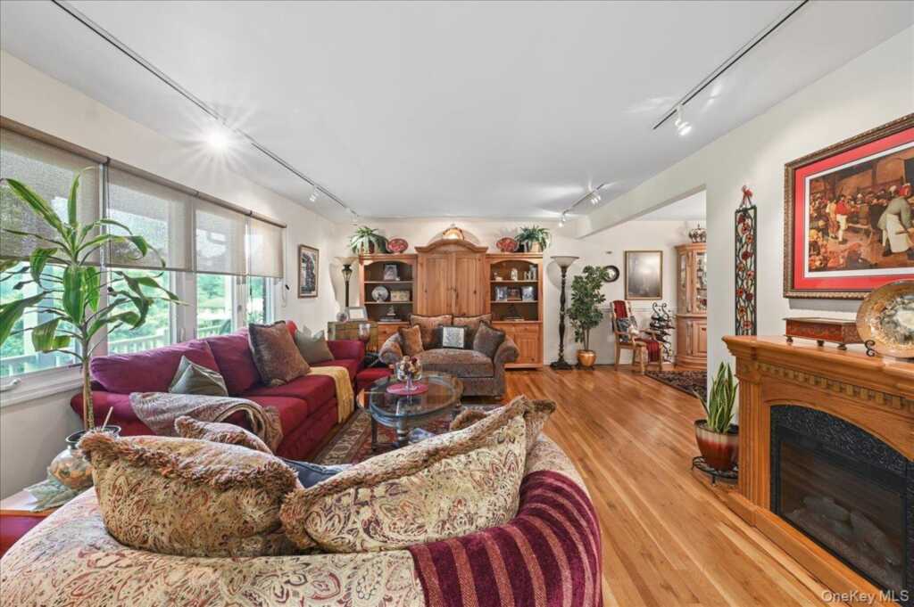 12 Berkshire Drive, New City, NY 10956 - Photo 10 of 42