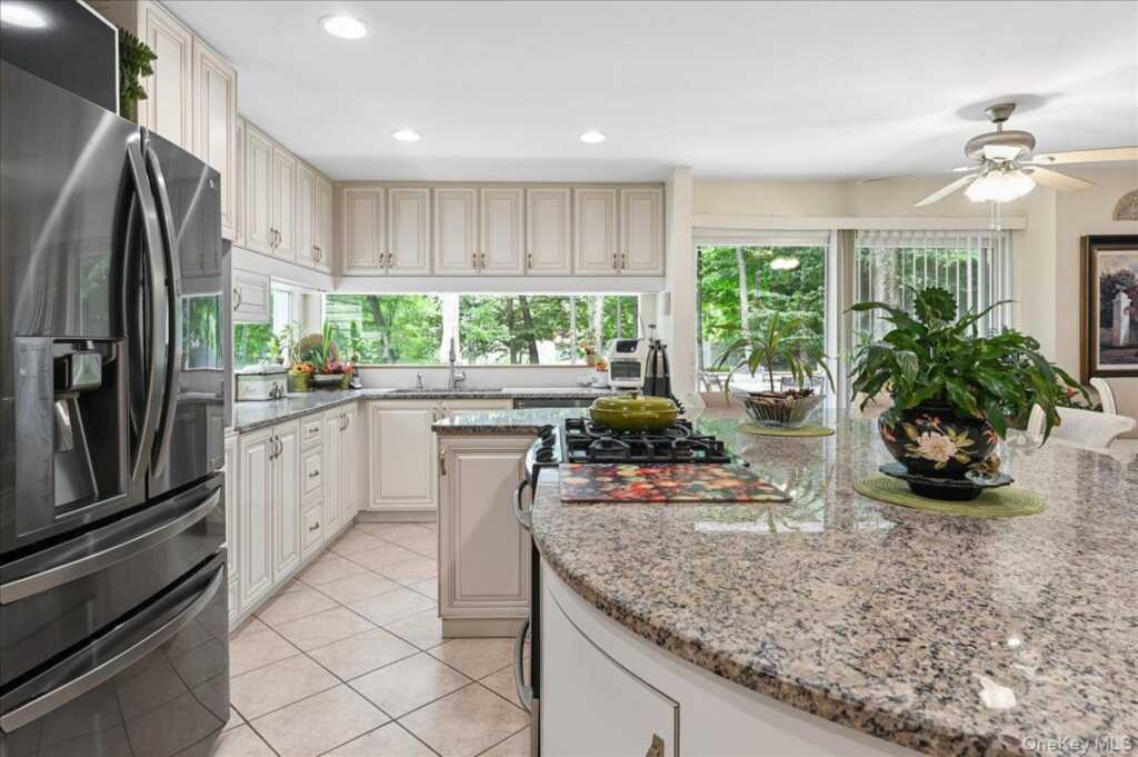 12 Berkshire Drive, New City, NY 10956 - Photo 6 of 42